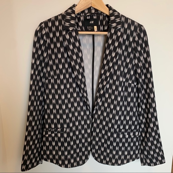 H&M Jackets & Blazers - NWOT H&M black & white patterned blazer